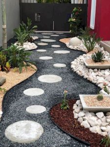 đá dặm bước sân vườn